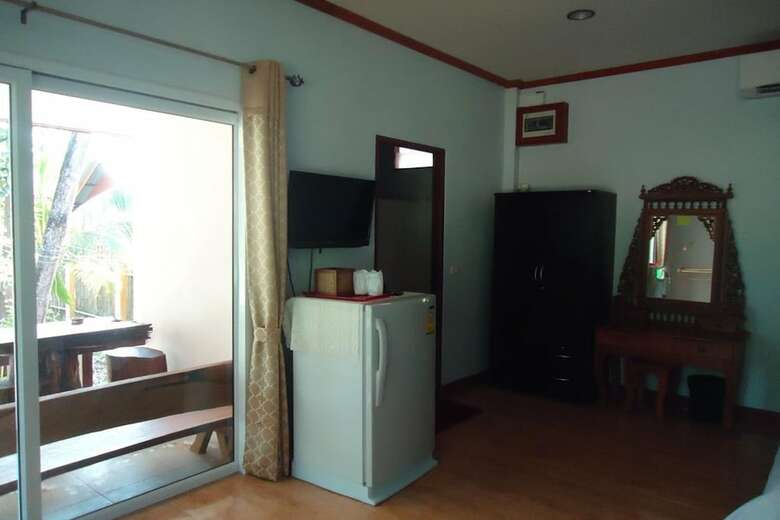 Hotel Baan Long Beach
