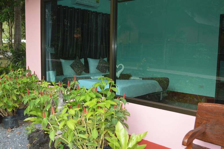 Hotel Baan Long Beach
