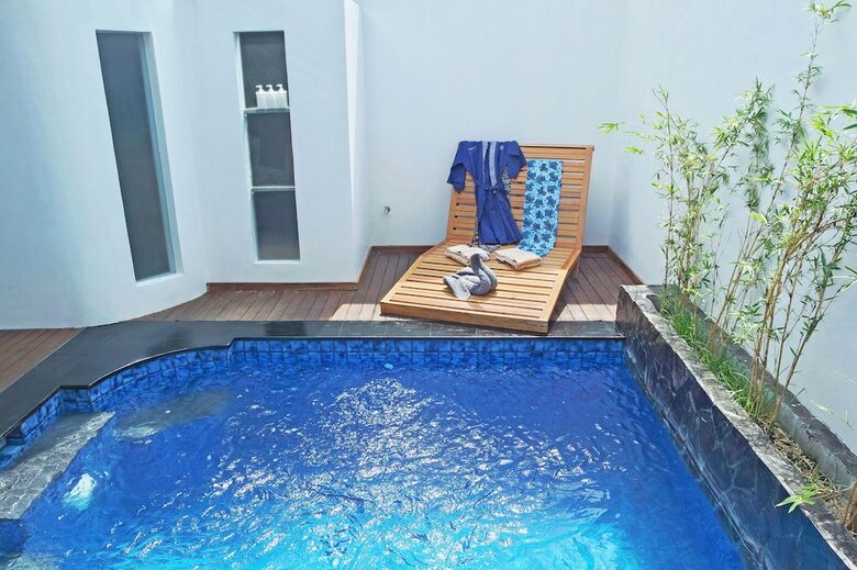 Stay Shark Villas