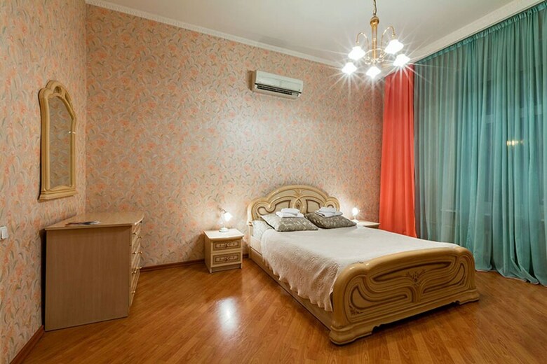 Friends Apartment On Pushkinskaya