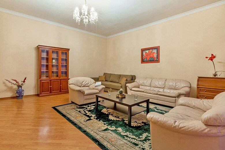 Friends Apartment On Pushkinskaya
