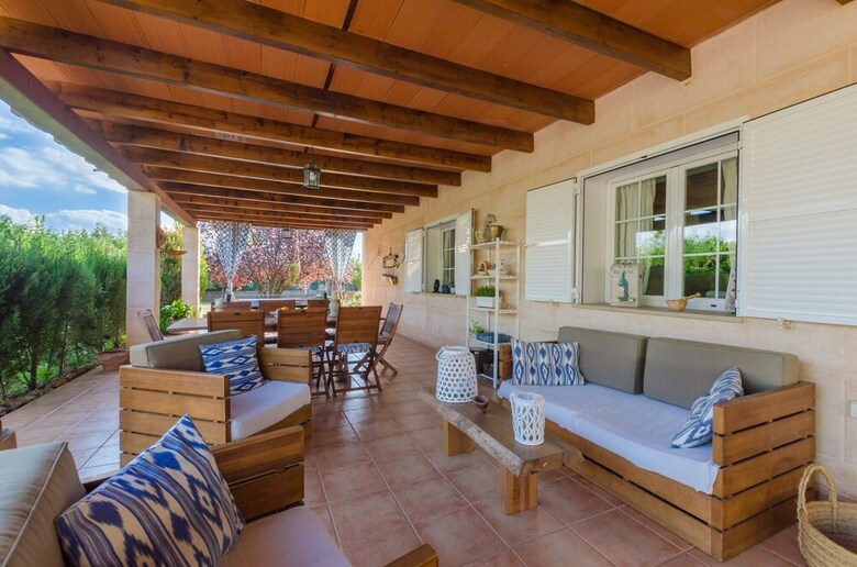 Villa Garball�