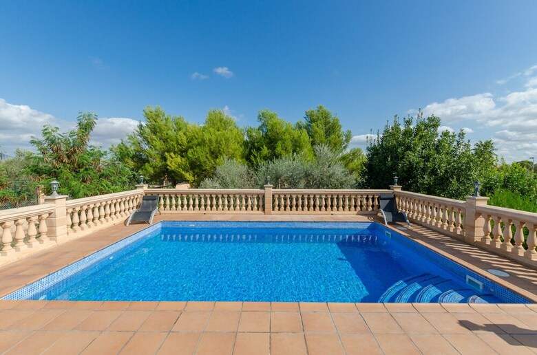 Villa Garball�