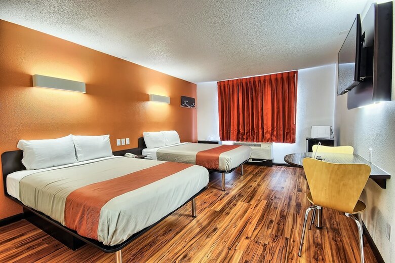 Motel 6 Columbus West