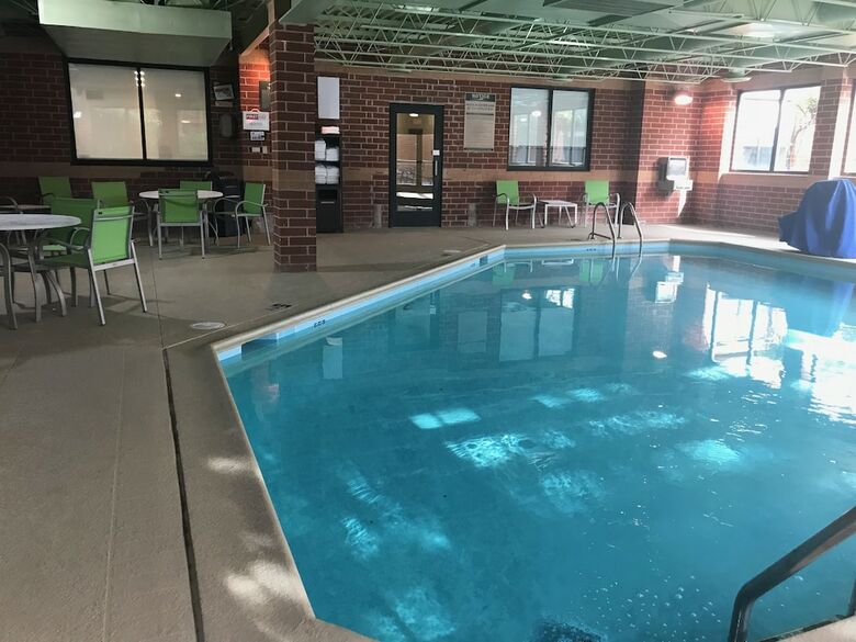 Hotel Holiday Inn Express Naperville