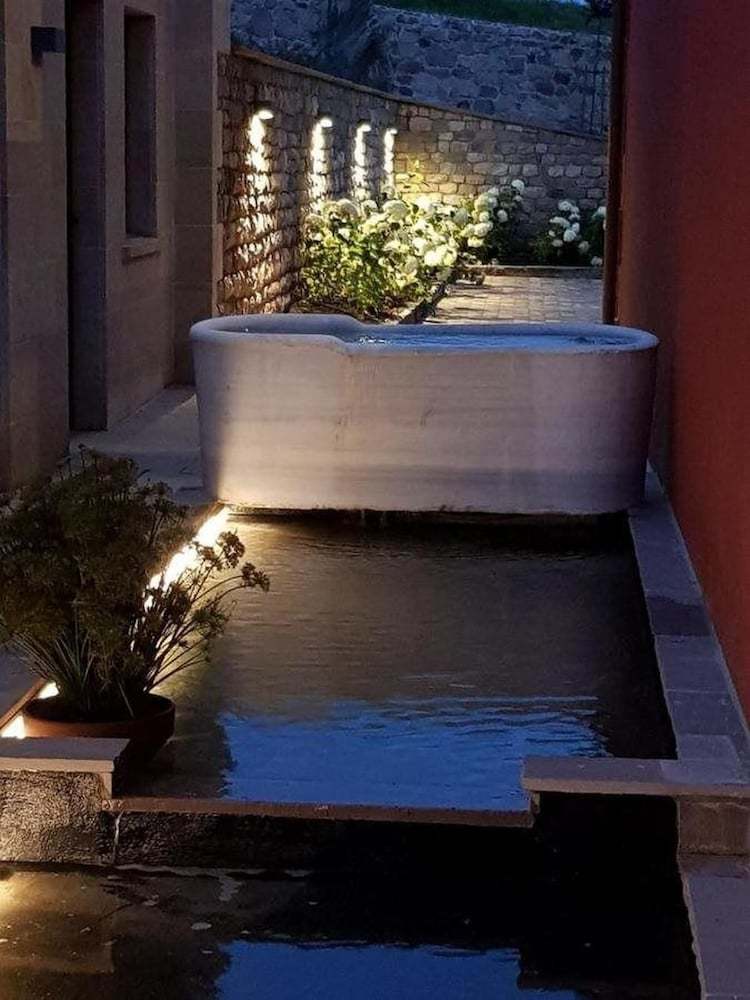 Hotel La Fuentona De Santillana