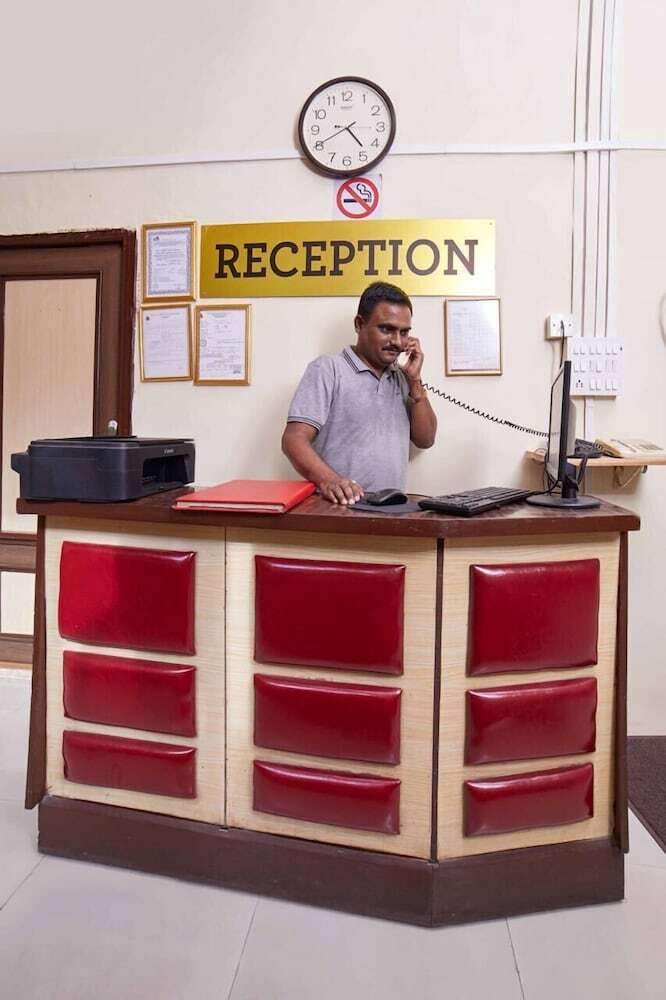 Hostal Empire Royale Hotel