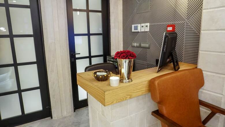 Hotel Maroon Tomtom