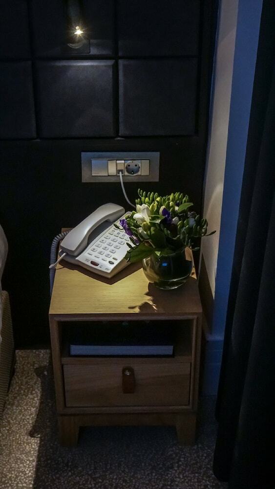 Hotel Maroon Tomtom