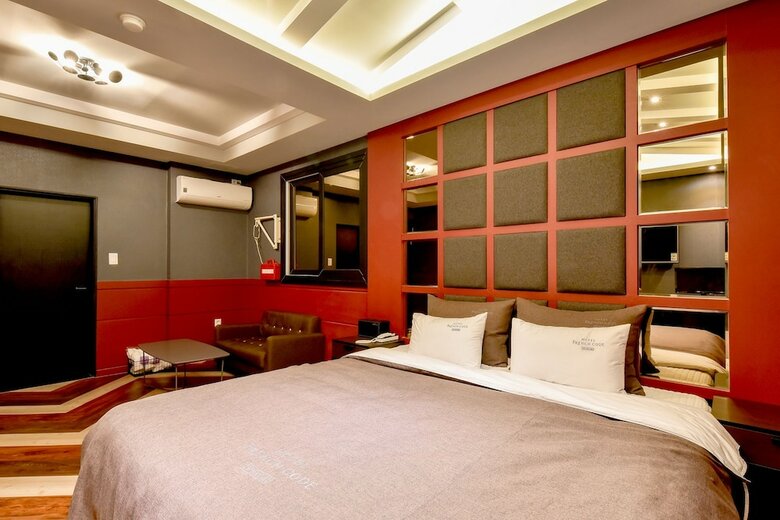 French Code Hotel