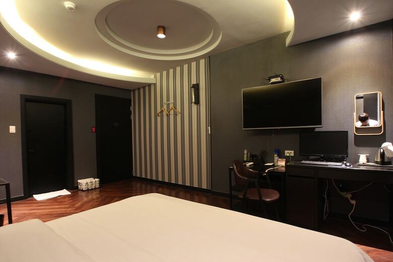 French Code Hotel