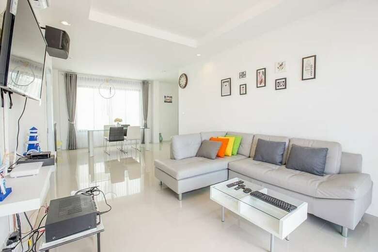 @chain Pool Villa