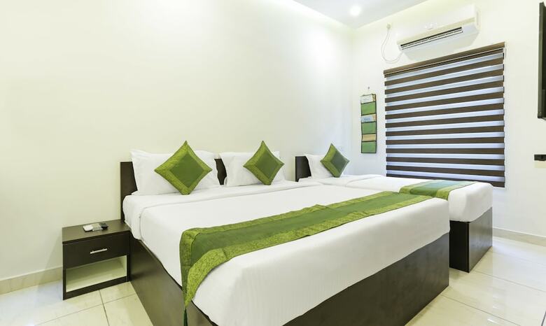 Hotel Treebo F Square