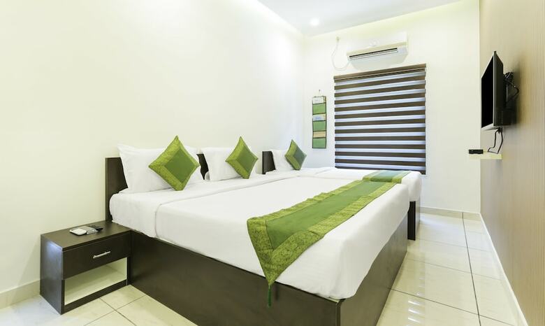 Hotel Treebo F Square
