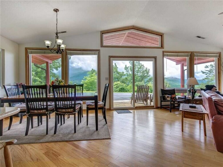 High Cotton 3 Bedroom Home With Hot Tub