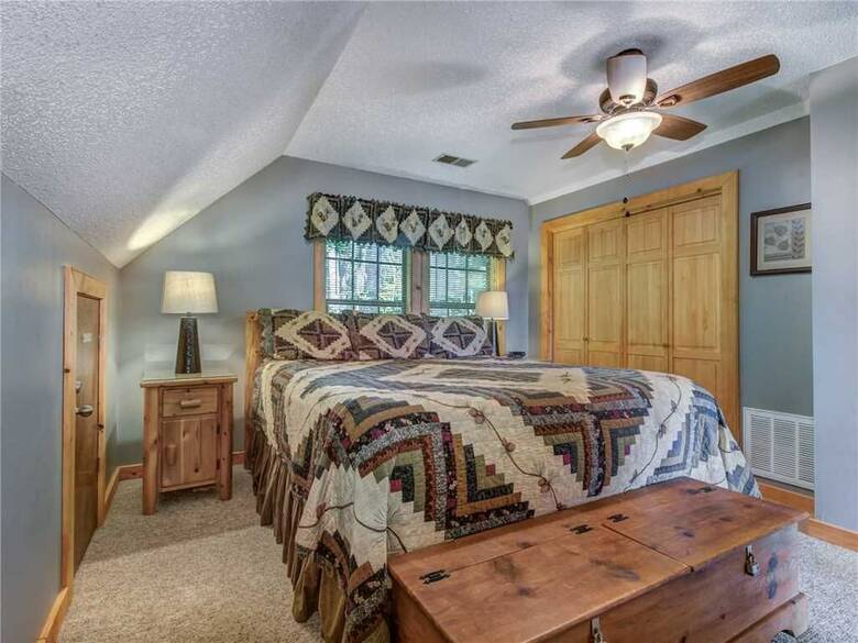 Mountain Charm 3 Bedroom Home With Fireplace