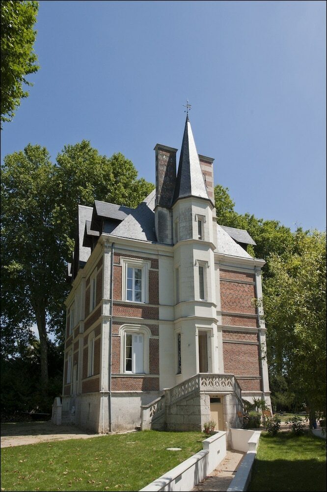 Hotel Manoir De Contres