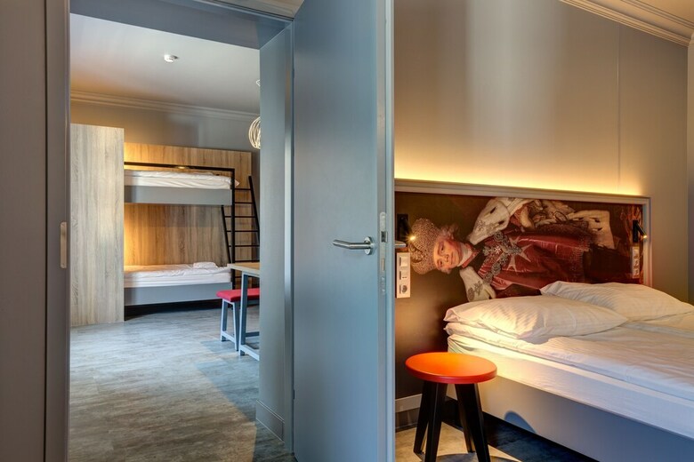 Theatre Square Hotel