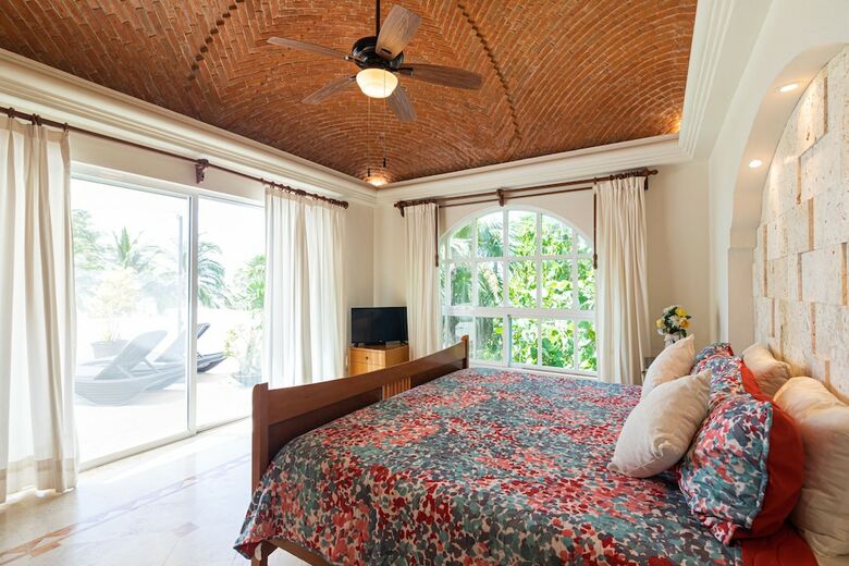 Beachfront Homes By Playa Paradise