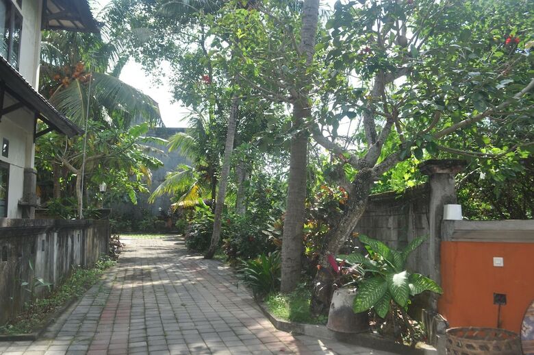 Dewi Sinta Hotel And Restaurant