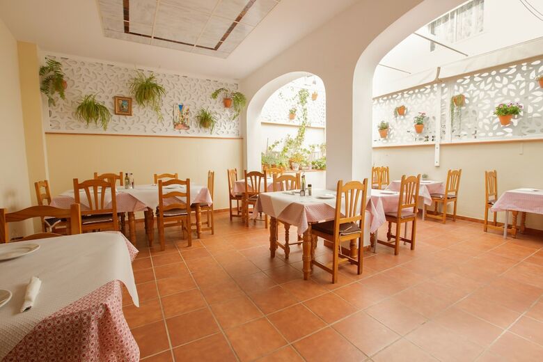 Hotel Hostal Apartamentos El Gallo