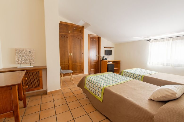 Hotel Hostal Apartamentos El Gallo