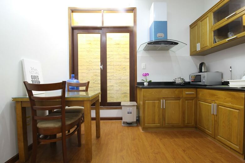 Smiley Apartment 16