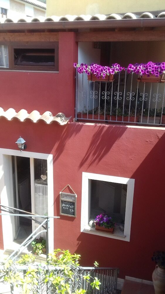 S'attobiu B&B