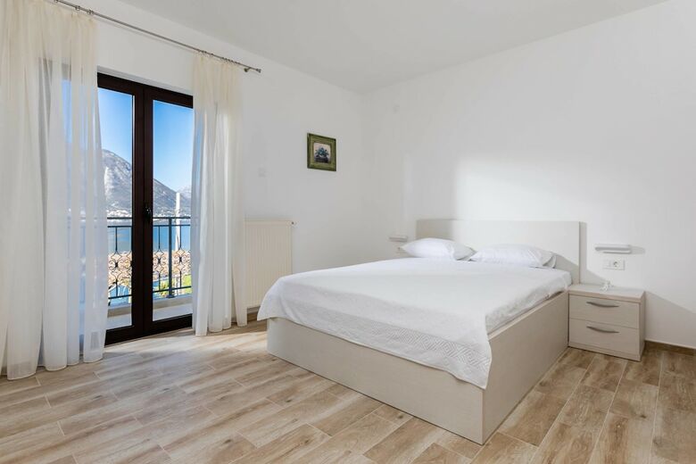Apartments Miramar