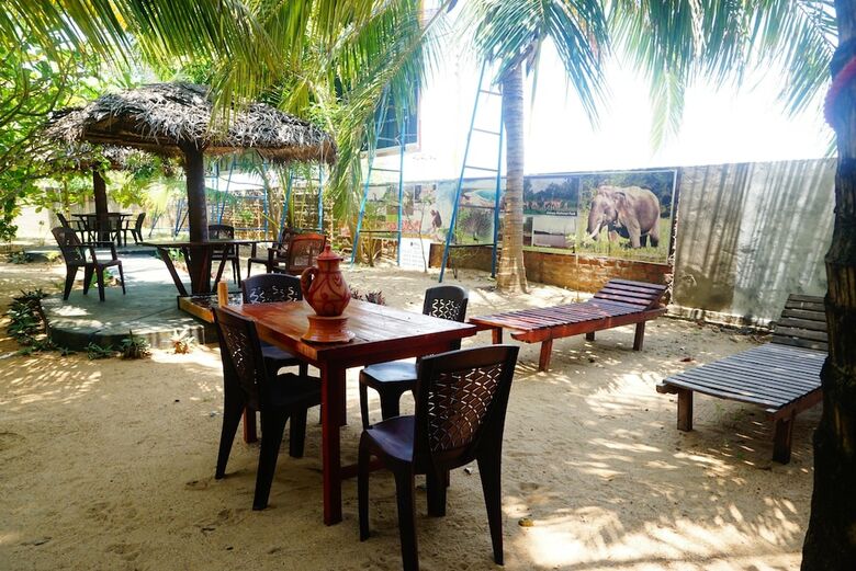 Star Rest Beach Hotel Arugambay