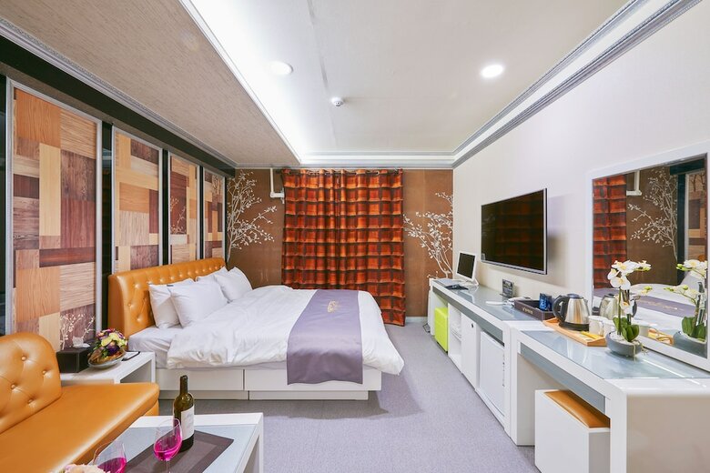 Business Hotel Venture