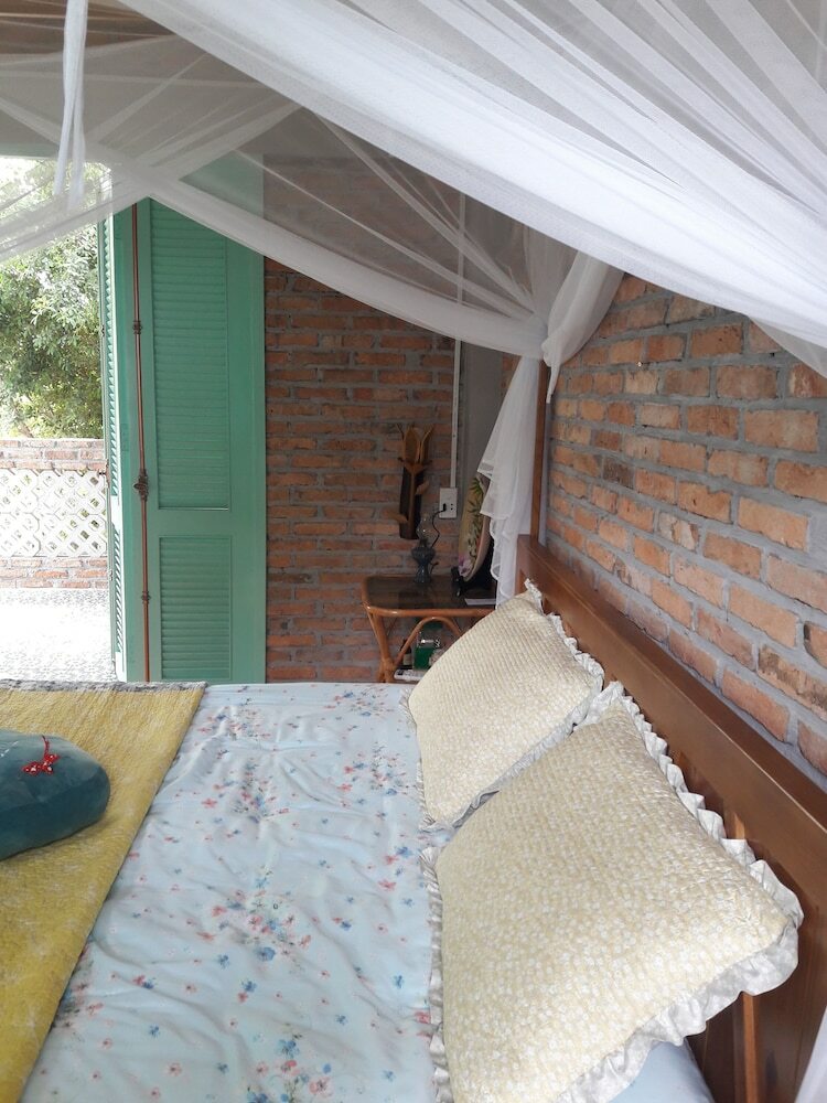 Nam Thi Holiday Home