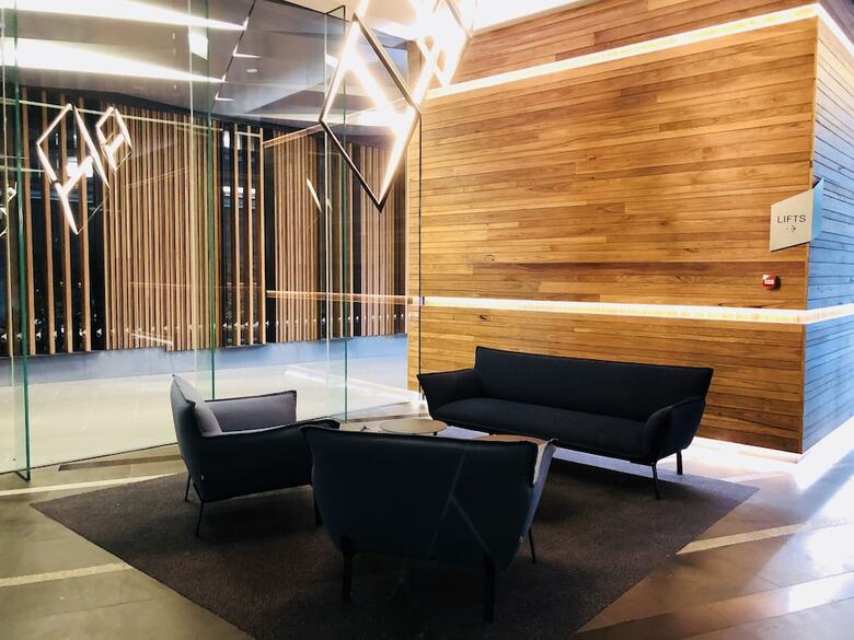 Explore Docklands Lovely Apartment Lvl8