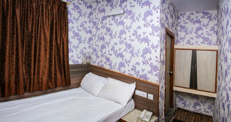 Hotel Desantosh Residency
