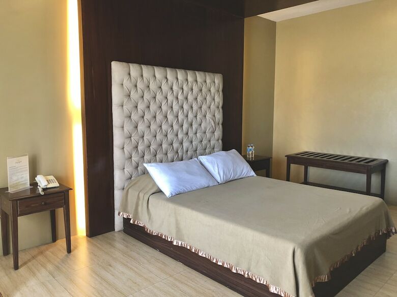 King's Royale Hotel And Resort