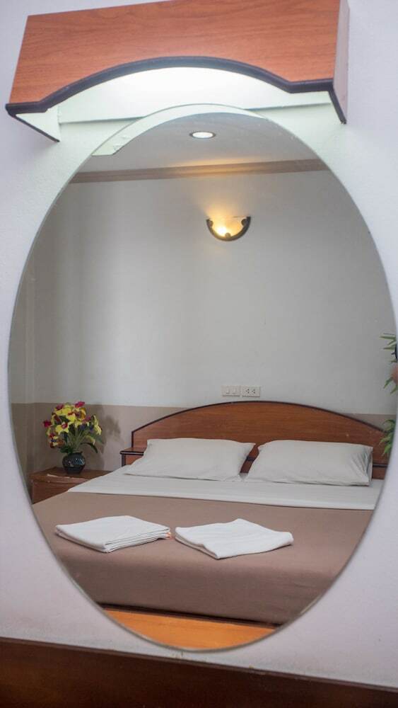 Hotel D.j. House