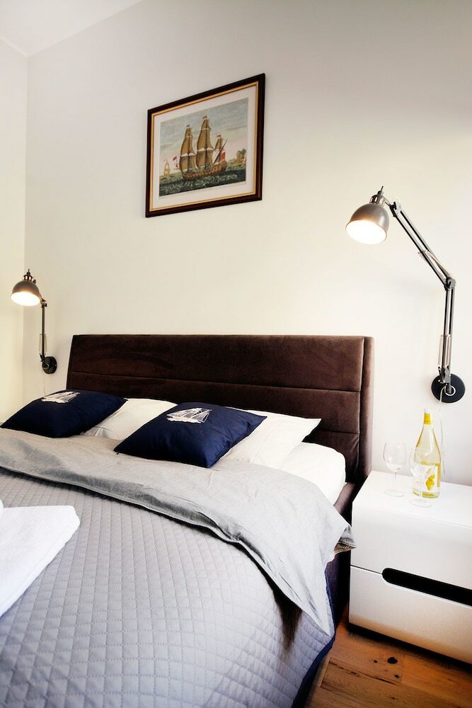 Golden Sun Apartments - Port