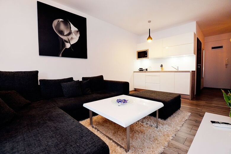 Golden Sun Apartments- Polanki