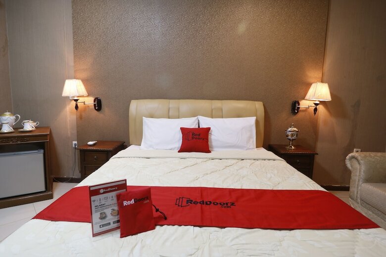 Hotel Reddoorz Plus @ Jalan Dharmawangsa