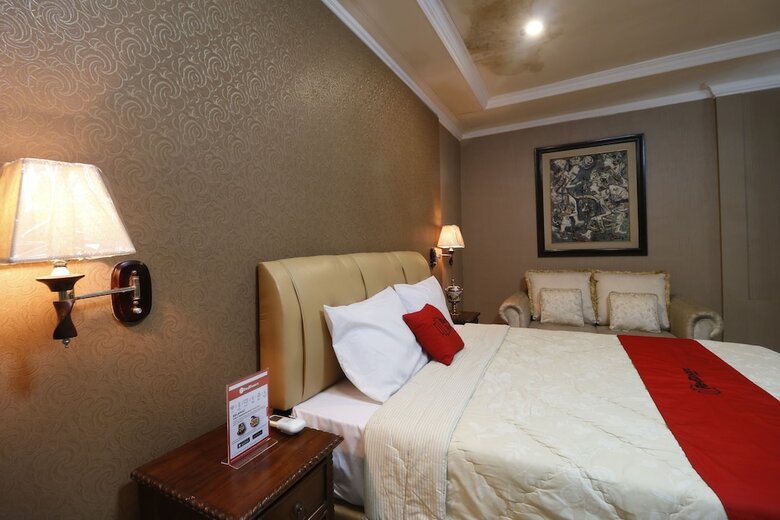 Hotel Reddoorz Plus @ Jalan Dharmawangsa