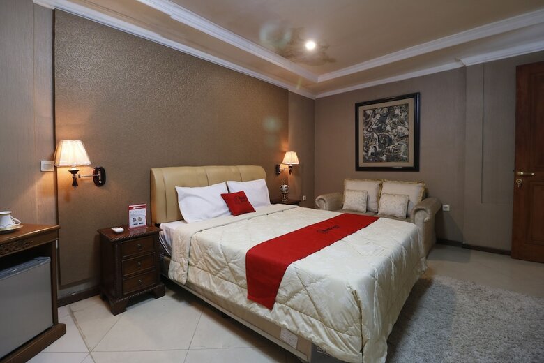 Hotel Reddoorz Plus @ Jalan Dharmawangsa