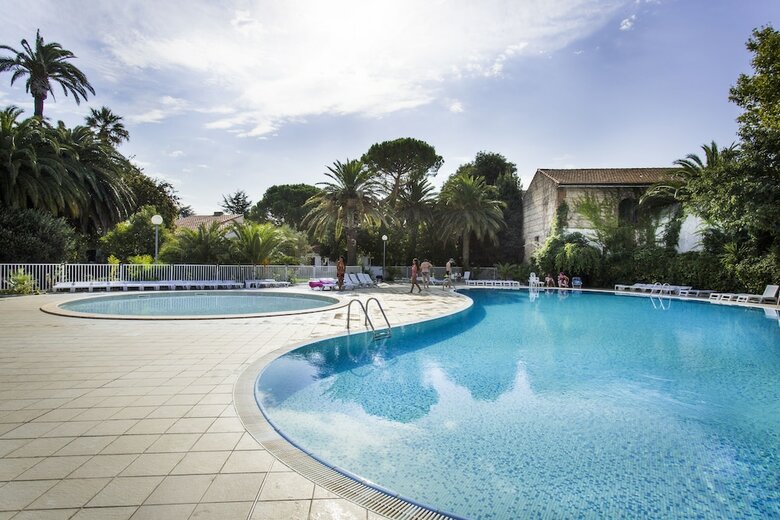 Le Domaine Du Mas Blanc By Popinns