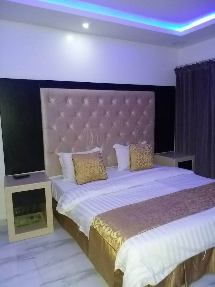 Hotel Al Raha Garden Suites