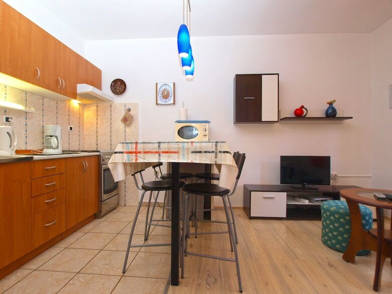 Apartments Mira 295
