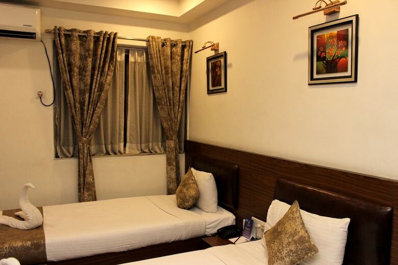 The Pearl Hotel, Kolkata