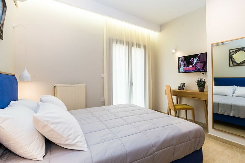 Alektor Studios & Apartments