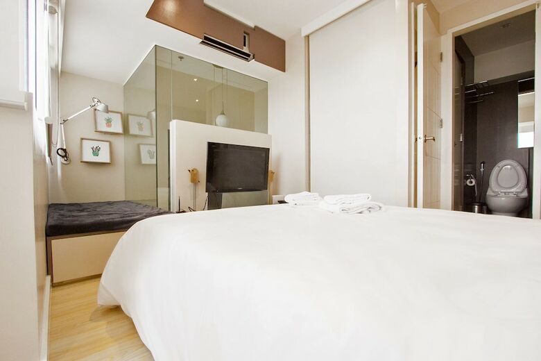 Oasis Regency At Fort Victoria Bgc