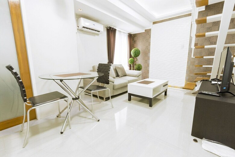 Oasis Regency At Fort Victoria Bgc