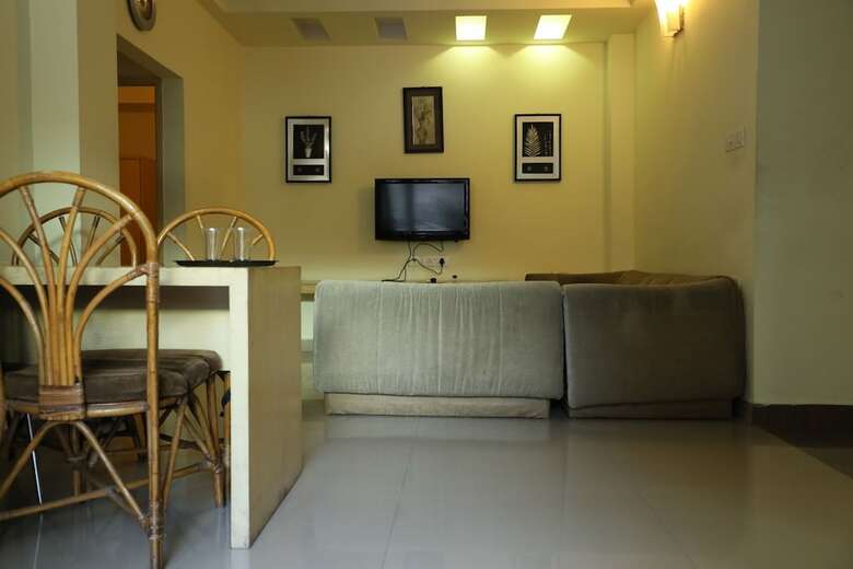 3 Seasons Service Apartment