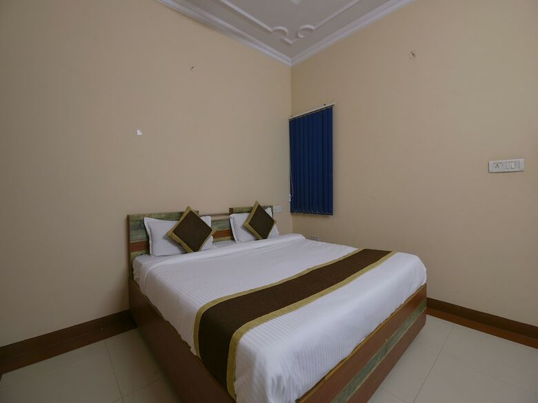 Oyo 11923 Hotel Rajdhani Palace